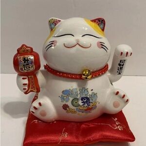 Japanese Lucky Cat with moving arm neko Yakushi kiln Mino Porcelain Figurine!